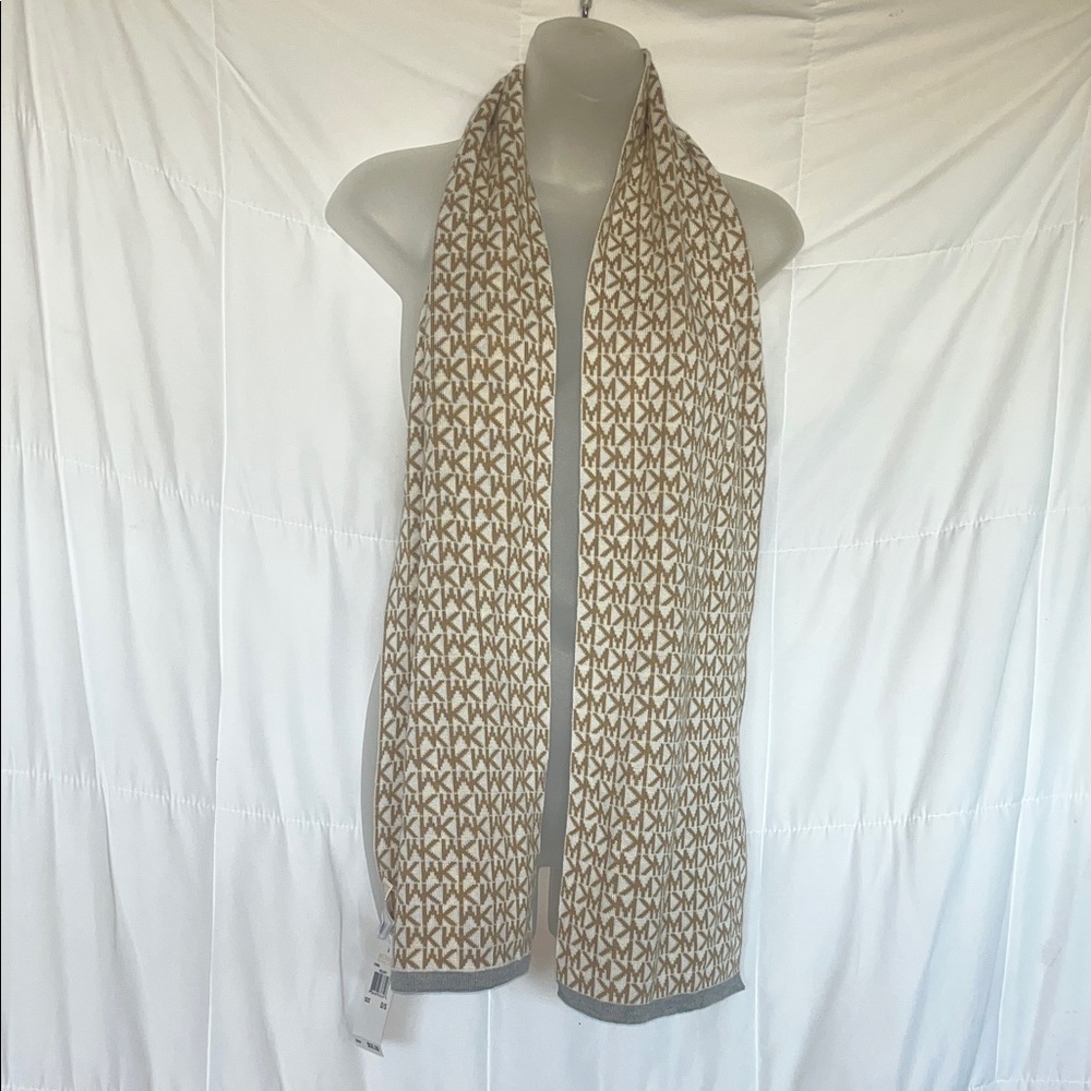 Michael Michael Kors Tan Reversible Knit Scarf
OS NWT
